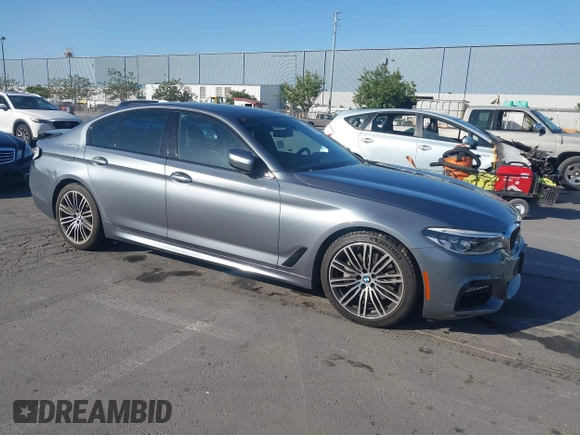 2017 BMW 5 Series 540i z VIN WBAJE5C34HG914566, wystawiony jako IAAI lot #42386472 z przebiegiem 83 898 mil mil oraz . Historia ofert i sprzedaży dostępna na DreamBid. Obrazek 1.