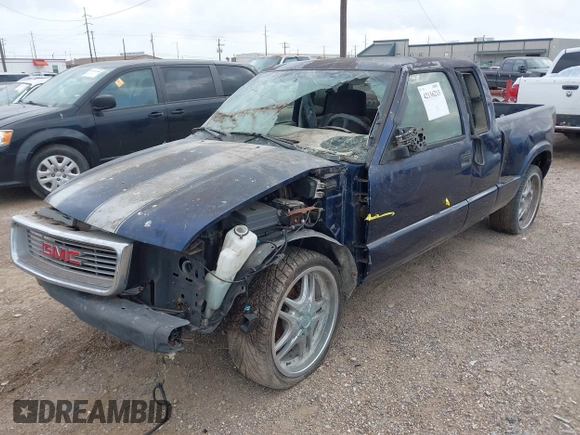 2002 GMC Sonoma SLS with VIN 1GTCS195928217837, listed as a IAAI auction lot 42136213 with 172,037 mi miles. Bid and sale history available at carsss.com. Image 6.
