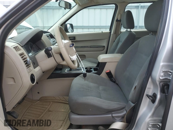 2008 Ford Escape XLS z VIN 1FMCU02Z88KB09430, wystawiony jako Copart lot #58158645 z przebiegiem 216 763 mil mil oraz Czysty tytuł • Clean title. Historia ofert i sprzedaży dostępna na DreamBid. Obrazek 7.