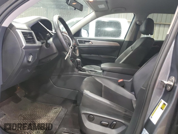 2018 Volkswagen Atlas SE with VIN 1V2CP2CA9JC599827, listed as a Copart auction lot 55695875 with 64,268 mi miles and Salvage title. Bid and sale history available at DreamBid. Image 7.