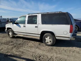 1998 GMC Suburban z VIN 1GKFK16R1WJ700312, wystawiony jako Copart lot #73160574 z przebiegiem 150 174 mil mil oraz Czysty tytuł • Clean title. Historia ofert i sprzedaży dostępna na DreamBid. Obrazek 2.