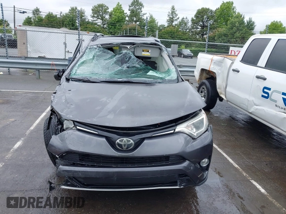 2018 Toyota RAV4 XLE z VIN JTMWFREV3JJ184752, wystawiony jako IAAI lot #42356452 z przebiegiem 79 532 mil mil oraz . Historia ofert i sprzedaży dostępna na DreamBid. Obrazek 13.