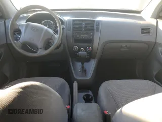 2008 Hyundai Tucson GLS with VIN KM8JM12B38U711611, listed as a Copart auction lot 77448304 with 225,622 mi miles and Salvage Title. Bid and sale history available at carsss.com. Image 8.