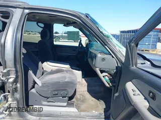 2002 Chevrolet Tahoe LT z VIN 1GNEC13Z42R319646, wystawiony jako IAAI lot #41623259 z przebiegiem 250 430 mil mil oraz . Historia ofert i sprzedaży dostępna na DreamBid. Obrazek 5.