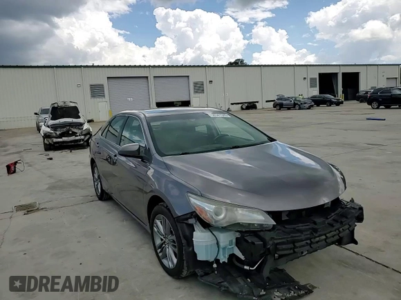 2017 Toyota Camry XLE z VIN 4T1BF1FK6HU389524, wystawiony jako Copart lot #56341345 z przebiegiem 156 516 mil mil oraz Czysty tytuł • Clean title. Historia ofert i sprzedaży dostępna na DreamBid. Obrazek 13.