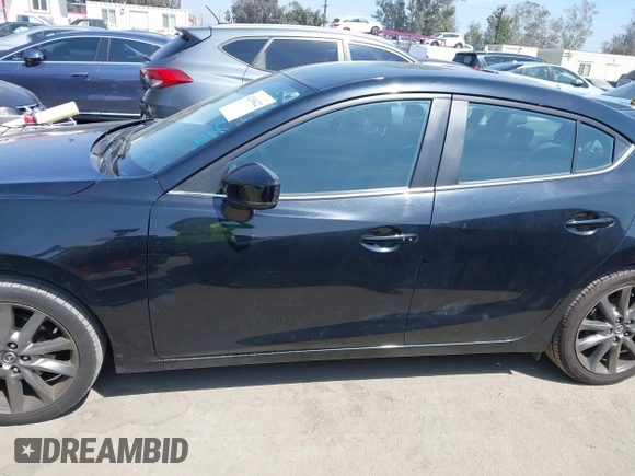2018 Mazda 3 Touring z VIN 3MZBN1V33JM276803, wystawiony jako IAAI lot #42100422 z przebiegiem 41 802 mil mil oraz . Historia ofert i sprzedaży dostępna na DreamBid. Obrazek 14.