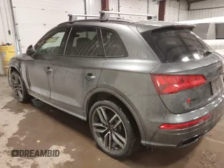 2019 Audi SQ5 Premium Plus z VIN WA1B4AFY1K2097033, wystawiony jako IAAI lot #41433068 z przebiegiem 47 730 mil mil oraz . Historia ofert i sprzedaży dostępna na DreamBid. Obrazek 3.