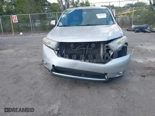 2011 Toyota Highlander with VIN 5TDZK3EH0BS036157, listed as a IAAI auction lot 41589348 with 182,005 mi miles. Bid and sale history available at carsss.com. Image 6.