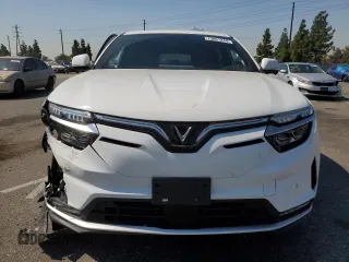 2023 VinFast VF 8 Plus z VIN RLLV1AFA6PH002359, wystawiony jako Copart lot #73861244 z przebiegiem 14 261 mil mil oraz Szkoda całkowita • Salvage title. Historia ofert i sprzedaży dostępna na DreamBid. Obrazek 5.