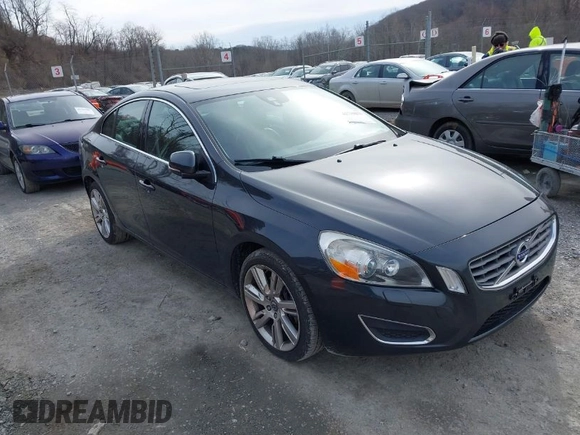 2012 Volvo S60 T6 with VIN YV1902FH8C2040412, listed as a IAAI auction lot 41739075 with 115,215 mi miles. Bid and sale history available at carsss.com. Image 1.
