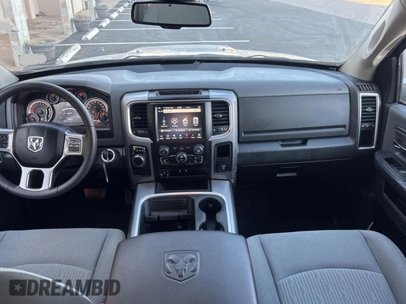 2023 Ram 1500 SLT z VIN 1C6RR6LG6PS533811, wystawiony jako Copart lot #49743065 z przebiegiem 10 320 mil mil oraz Czysty tytuł • Clean title. Historia ofert i sprzedaży dostępna na DreamBid. Obrazek 9.