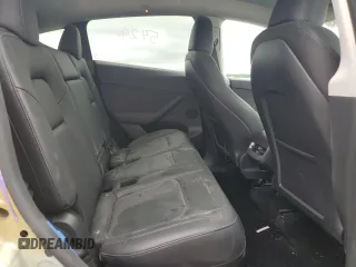 2024 Tesla Model Y z VIN 7SAYGDED5RF018979, wystawiony jako Copart lot #55651195 z przebiegiem 10 488 mil mil oraz Czysty tytuł • Clean title. Historia ofert i sprzedaży dostępna na DreamBid. Obrazek 11.
