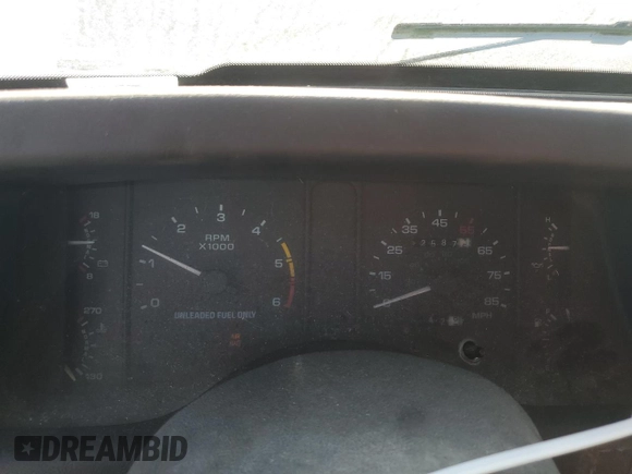 1993 Ford Mustang z VIN 1FACP44MXPF128112, wystawiony jako Copart lot #54756785 z przebiegiem 92 587 mil mil oraz Czysty tytuł • Clean title. Historia ofert i sprzedaży dostępna na DreamBid. Obrazek 9.