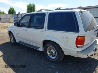 2000 Ford Explorer Limited с VIN 1FMDU75E9YZC41559, выставлен на аукционе IAAI как лот 42653084 с пробегом 268 882 миль миль и . История ставок и продаж доступна на DreamBid. Изображение 3.