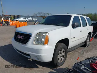 2008 GMC Yukon SLT w/4SB with VIN 1GKFK13068J198356, listed as a IAAI auction lot 42016987 with 244,704 mi miles. Bid and sale history available at carsss.com. Image 2.