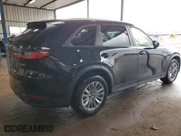2024 Mazda CX-90 Select z VIN JM3KKAHDXR1163947, wystawiony jako Copart lot #56225205 z przebiegiem 22 340 mil mil oraz Czysty tytuł • Clean title. Historia ofert i sprzedaży dostępna na DreamBid. Obrazek 3.
