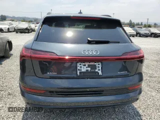 2023 Audi e-tron Premium Plus z VIN WA1LAAGE8PB024508, wystawiony jako Copart lot #62882574 z przebiegiem 20 633 mil mil oraz Szkoda całkowita • Salvage title. Historia ofert i sprzedaży dostępna na DreamBid. Obrazek 6.