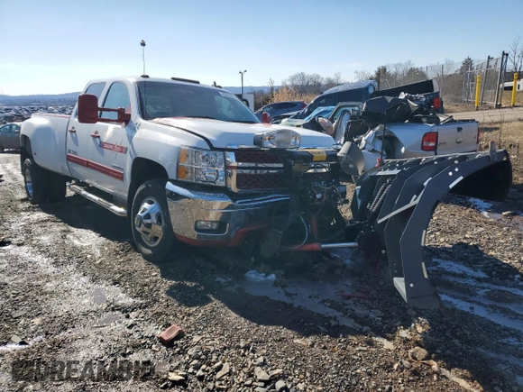 2014 Chevrolet Silverado 3500HD LT with VIN 1GC4K0C87EF148177, listed as a Copart auction lot 43782855 with 91,418 mi miles and Salvage Title. Bid and sale history available at carsss.com. Image 4.