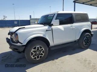 2022 Ford Bronco z VIN 1FMDE5AHXNLB15534, wystawiony jako Copart lot #55358795 z przebiegiem 45 730 mil mil oraz Szkoda całkowita • Salvage title. Historia ofert i sprzedaży dostępna na DreamBid. Obrazek 1.