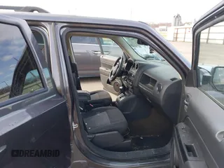 2016 Jeep Patriot High Altitude z VIN 1C4NJPFA5GD543228, wystawiony jako IAAI lot #41790893 z przebiegiem 109 949 mil mil oraz . Historia ofert i sprzedaży dostępna na DreamBid. Obrazek 5.