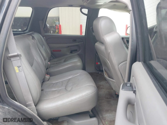 2004 Chevrolet Tahoe LT with VIN 1GNEC13Z74J314927, listed as a IAAI auction lot 41231288 with 195,809 mi miles. Bid and sale history available at carsss.com. Image 8.