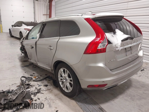 2015 Volvo XC60 T5 Drive-E Premier Plus with VIN YV440MDC6F2616258, listed as a IAAI auction lot 41530303 with 129,950 mi miles. Bid and sale history available at carsss.com. Image 3.