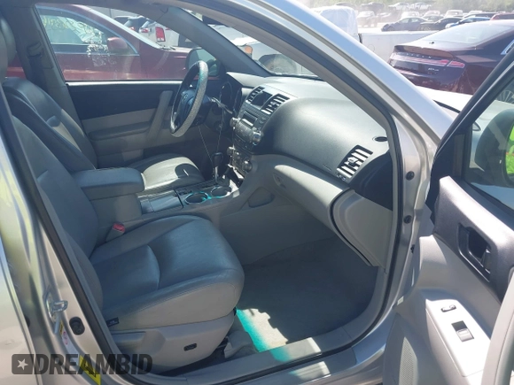 2010 Toyota Highlander with VIN 5TDZK3EH9AS015841, listed as a IAAI auction lot 42297683 with 262,617 mi miles and . Bid and sale history available at DreamBid. Image 5.