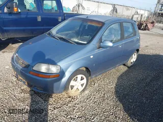 2007 Chevrolet Aveo LS z VIN KL1TD666X7B728902, wystawiony jako IAAI lot #40950124 z przebiegiem Nie podano mil oraz . Historia ofert i sprzedaży dostępna na DreamBid. Obrazek 17.
