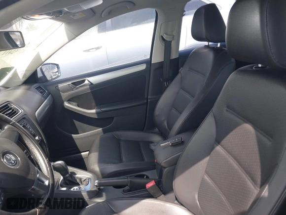 2013 Volkswagen Jetta SE with VIN 3VWDP7AJ0DM352654, listed as a IAAI auction lot 42552411 with 84,145 mi miles and . Bid and sale history available at DreamBid. Image 12.