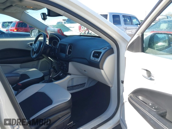 2019 Jeep Compass Altitude z VIN 3C4NJCBB0KT743170, wystawiony jako IAAI lot #41490256 z przebiegiem 93 319 mil mil oraz . Historia ofert i sprzedaży dostępna na DreamBid. Obrazek 5.