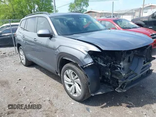 2022 Volkswagen Atlas SE z VIN 1V2JR2CA7NC523045, wystawiony jako IAAI lot #42072173 z przebiegiem 49 943 mil mil oraz . Historia ofert i sprzedaży dostępna na DreamBid. Obrazek 1.