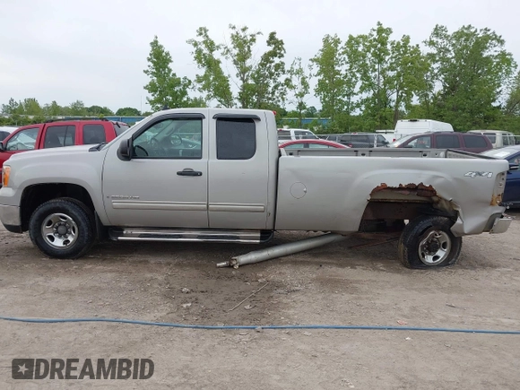 2009 GMC Sierra 2500HD SLE z VIN 1GTHK59K59E136509, wystawiony jako IAAI lot #42308626 z przebiegiem 127 256 mil mil oraz . Historia ofert i sprzedaży dostępna na DreamBid. Obrazek 15.