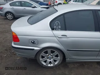 2000 BMW 3 Series 328i with VIN WBAAM5330YFR16615, listed as a IAAI auction lot 41496845 with Not Provided miles. Bid and sale history available at carsss.com. Image 13.