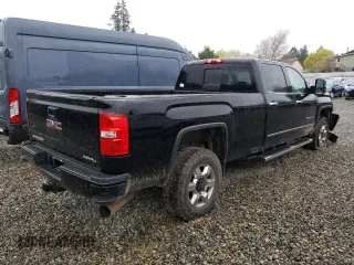 2016 GMC Sierra 3500HD Denali z VIN 1GT42YE82GF140938, wystawiony jako Copart lot #52556095 z przebiegiem 136 654 mil mil oraz Szkoda całkowita • Salvage title. Historia ofert i sprzedaży dostępna na DreamBid. Obrazek 3.