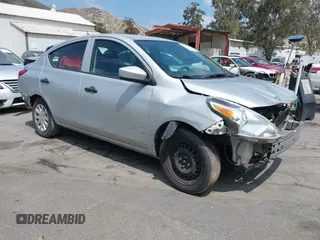 2016 Nissan Versa SV z VIN 3N1CN7AP9GL838398, wystawiony jako IAAI lot #42071679 z przebiegiem 164 422 mil mil oraz . Historia ofert i sprzedaży dostępna na DreamBid. Obrazek 1.