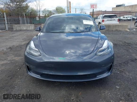 2022 Tesla Model 3 Long Range z VIN 5YJ3E1EB2NF203477, wystawiony jako IAAI lot #42037932 z przebiegiem 56 509 mil mil oraz . Historia ofert i sprzedaży dostępna na DreamBid. Obrazek 12.