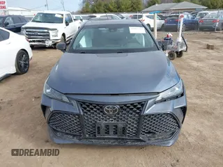 2019 Toyota Avalon XLE z VIN 4T1BZ1FB3KU024135, wystawiony jako IAAI lot #41887321 z przebiegiem 80 547 mil mil oraz . Historia ofert i sprzedaży dostępna na DreamBid. Obrazek 12.
