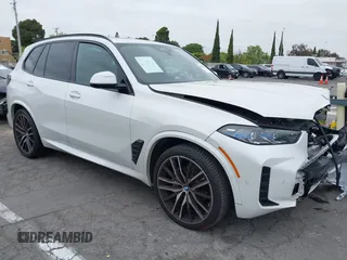 2024 BMW X5 xDrive40i z VIN 5UX23EU08R9V75722, wystawiony jako IAAI lot #42159615 z przebiegiem 21 821 mil mil oraz . Historia ofert i sprzedaży dostępna na DreamBid. Obrazek 1.