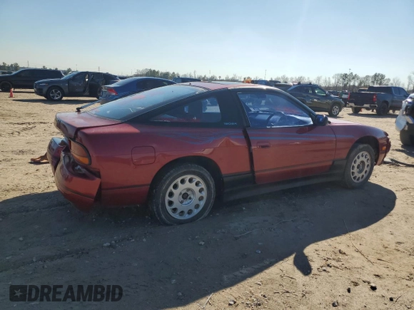 1989 Nissan 240SX z VIN RS13604765, wystawiony jako Copart lot #46514985 z przebiegiem 115 929 mil mil oraz Szkoda całkowita • Salvage title. Historia ofert i sprzedaży dostępna na DreamBid. Obrazek 3.