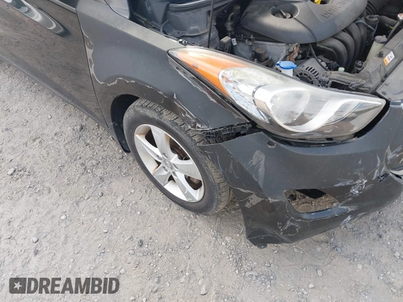 2013 Hyundai Elantra GLS z VIN 5NPDH4AE0DH330631, wystawiony jako IAAI lot #42263667 z przebiegiem 61 295 mil mil oraz . Historia ofert i sprzedaży dostępna na DreamBid. Obrazek 6.