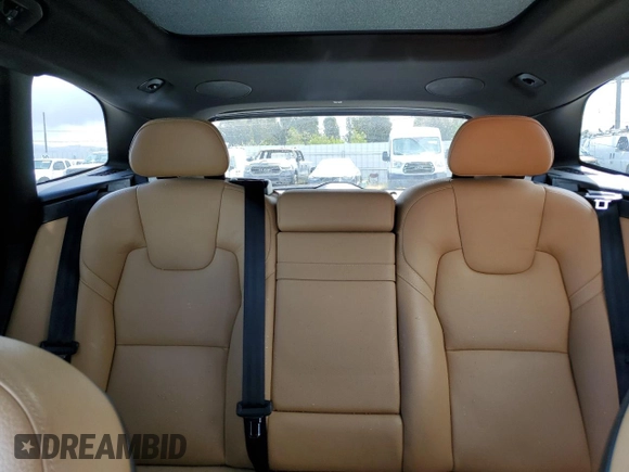2018 Volvo XC60 Momentum z VIN LYVA22RK2JB078752, wystawiony jako Copart lot #56593385 z przebiegiem 50 890 mil mil oraz Szkoda całkowita • Salvage title. Historia ofert i sprzedaży dostępna na DreamBid. Obrazek 10.