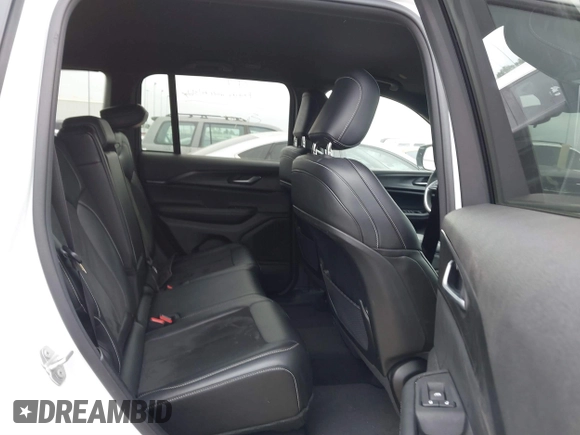2023 Jeep Grand Cherokee Laredo z VIN 1C4RJHAG7PC640598, wystawiony jako IAAI lot #41607176 z przebiegiem 43 043 mil mil oraz . Historia ofert i sprzedaży dostępna na DreamBid. Obrazek 8.