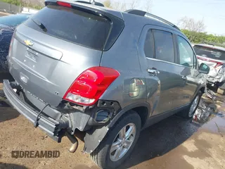 2019 Chevrolet Trax LT with VIN KL7CJPSB9KB810930, listed as a IAAI auction lot 42030573 with 59,259 mi miles. Bid and sale history available at carsss.com. Image 4.