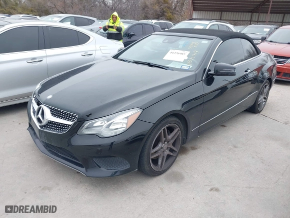 2014 Mercedes-Benz E-Class E 350 with VIN WDDKK5KF0EF267831, listed as a IAAI auction lot 41376919 with 95,948 mi miles. Bid and sale history available at carsss.com. Image 18.