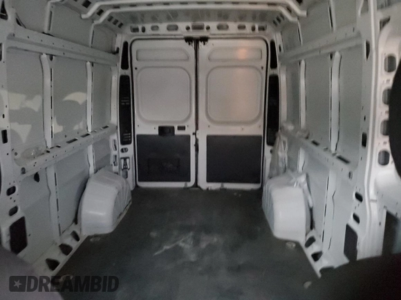 2015 Ram ProMaster Cargo z VIN 3C6TRVDG9FE516503, wystawiony jako Copart lot #84496824 z przebiegiem 275 708 mil mil oraz Szkody całkowita. Historia ofert i sprzedaży dostępna na DreamBid. Obrazek 10.