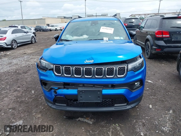 2023 Jeep Compass Latitude z VIN 3C4NJDBN6PT513561, wystawiony jako IAAI lot #42344712 z przebiegiem 4 873 mil mil oraz . Historia ofert i sprzedaży dostępna na DreamBid. Obrazek 12.