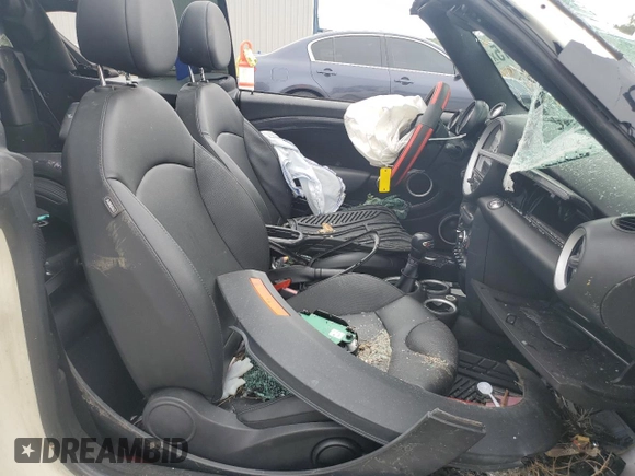2014 MINI Convertible S с VIN WMWZP3C5XET706231, выставлен на аукционе Copart как лот 55610615 с пробегом 70 416 миль миль и Списание • Salvage title. История ставок и продаж доступна на DreamBid. Изображение 7.