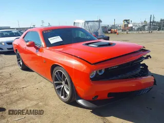 2016 Dodge Challenger R/T Scat Pack z VIN 2C3CDZFJ2GH345692, wystawiony jako IAAI lot #41686233 z przebiegiem 120 723 mil mil oraz . Historia ofert i sprzedaży dostępna na DreamBid. Obrazek 1.