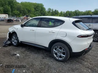 2024 Dodge Hornet R/T z VIN ZACPDFCW4R3A32891, wystawiony jako Copart lot #59114845 z przebiegiem 5 860 mil mil oraz Nie do naprawy • Non repairable. Historia ofert i sprzedaży dostępna na DreamBid. Obrazek 2.