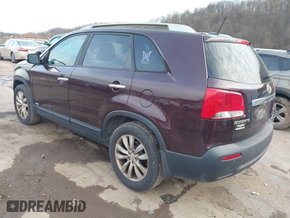 2011 Kia Sorento LX with VIN 5XYKTDA2XBG078757, listed as a IAAI auction lot 40937252 with 186,055 mi miles. Bid and sale history available at carsss.com. Image 3.